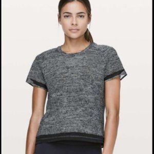 Lululemon Find Focus Short Sleeve - Twillines Ice Grey Black / Black - Size 6.